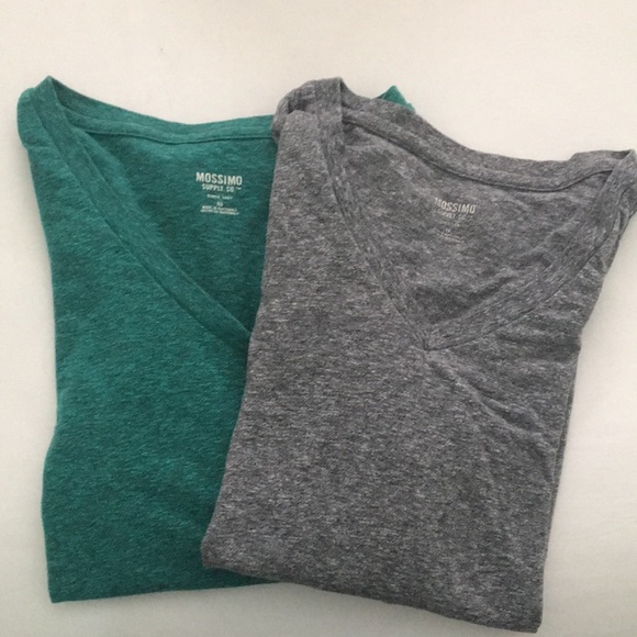 Mossimo Long sleeve v-neck solid shirts in XS - Picture 1 of 6